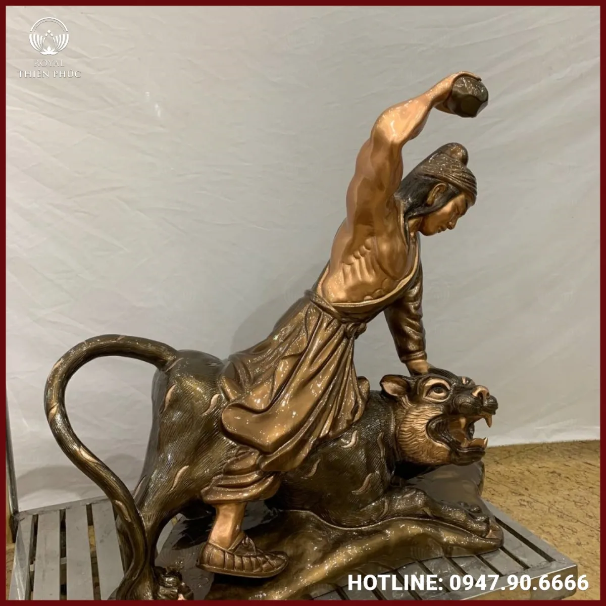 Hoàn thiện tượng Võ Tòng đánh hổ bằng đồng đỏ cao 80cm ngang 89cm 1 Tượng Võ Tòng đánh hổ bằng đồng đỏ làm màu