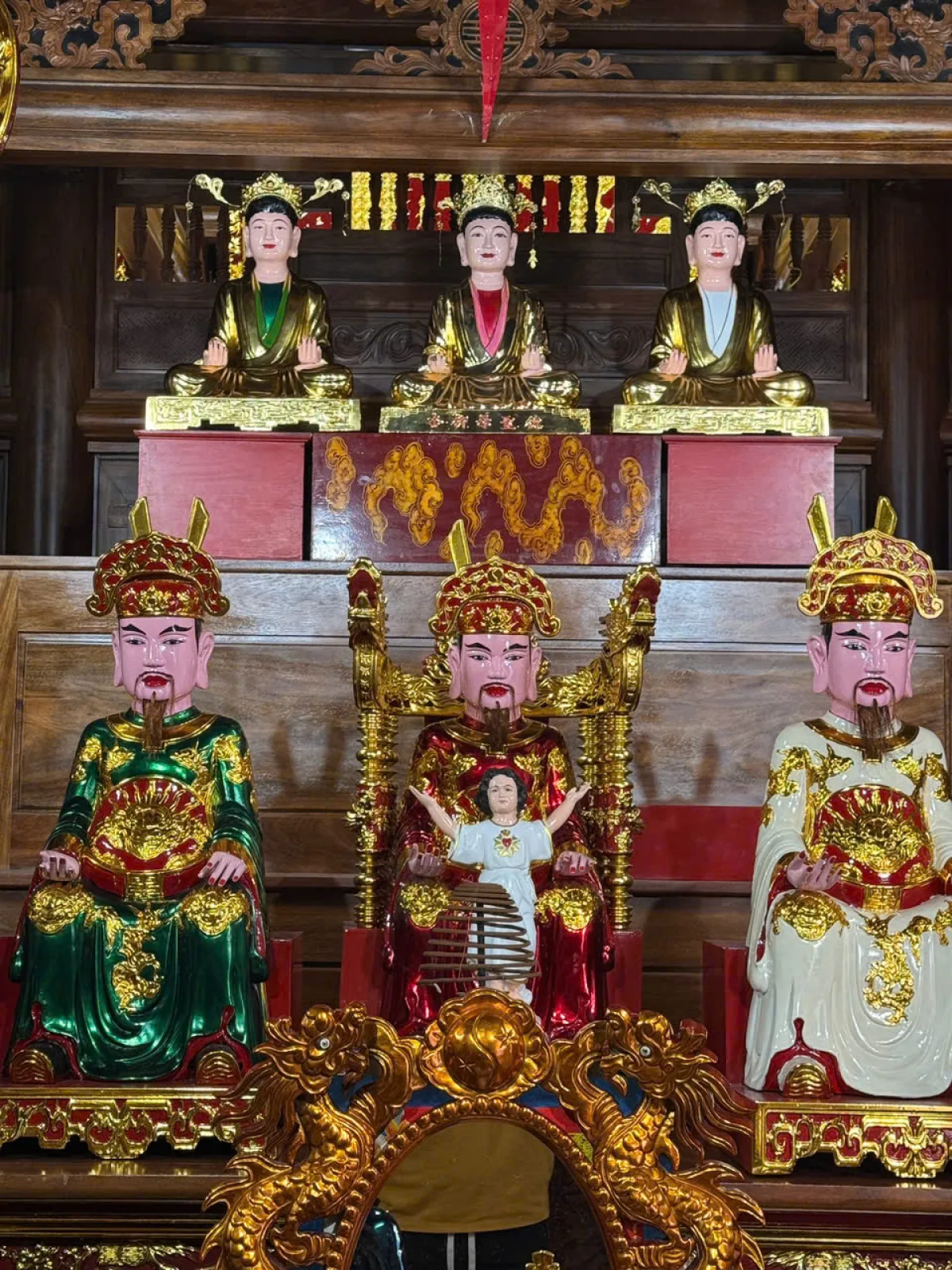 Hoàn thiện và an vị tượng Mẫu Đệ Nhị, Mẫu Đệ Tam, Nguyễn Minh Không dát vàng 1 z7376937326213bc3e40869971a8720d9ea4d960f8ee4f w1200